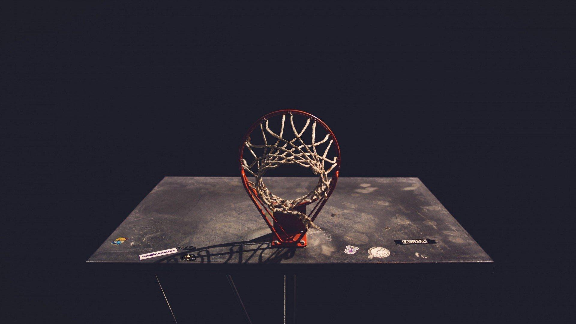 掘金众将泳池派对庆贺哈里斯生日，团队化学反应再升级